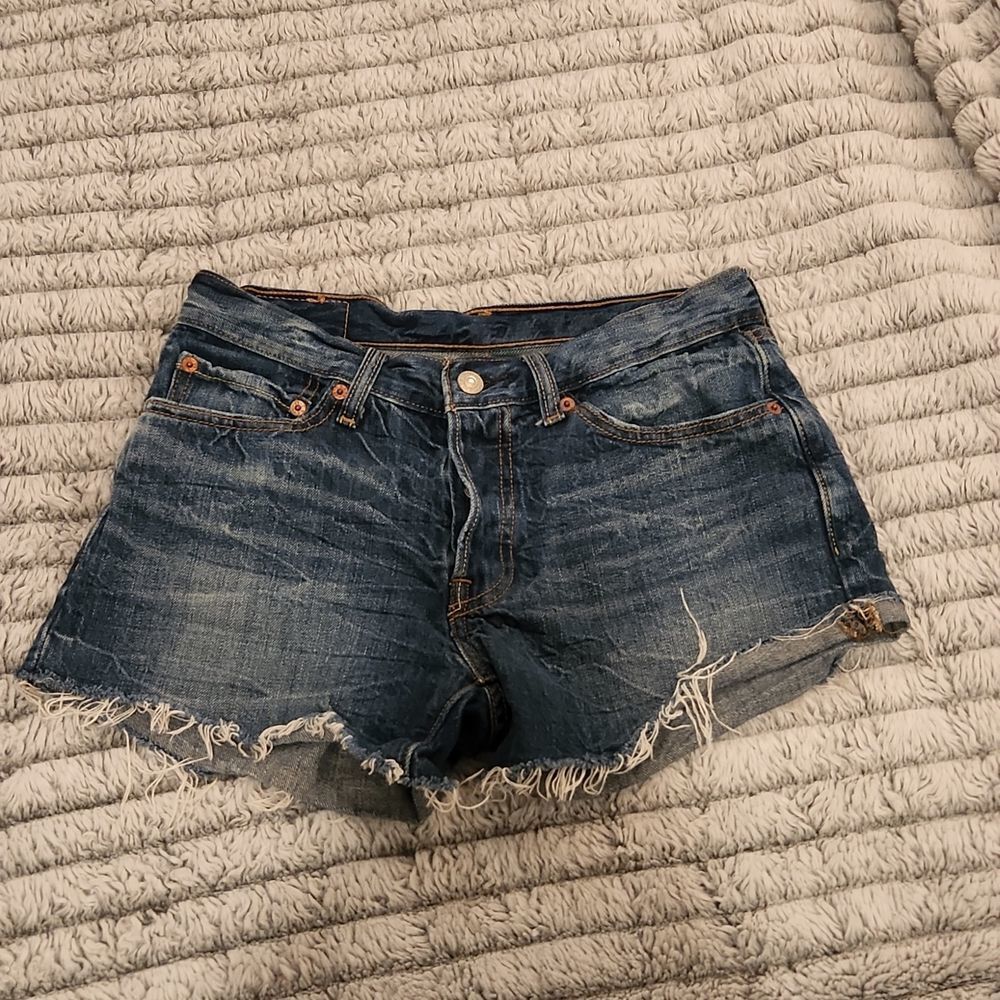 Dark wash button down Levi's 501 high waisted shorts size 26